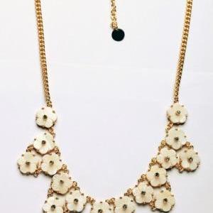 Fancy Floral Style Necklace